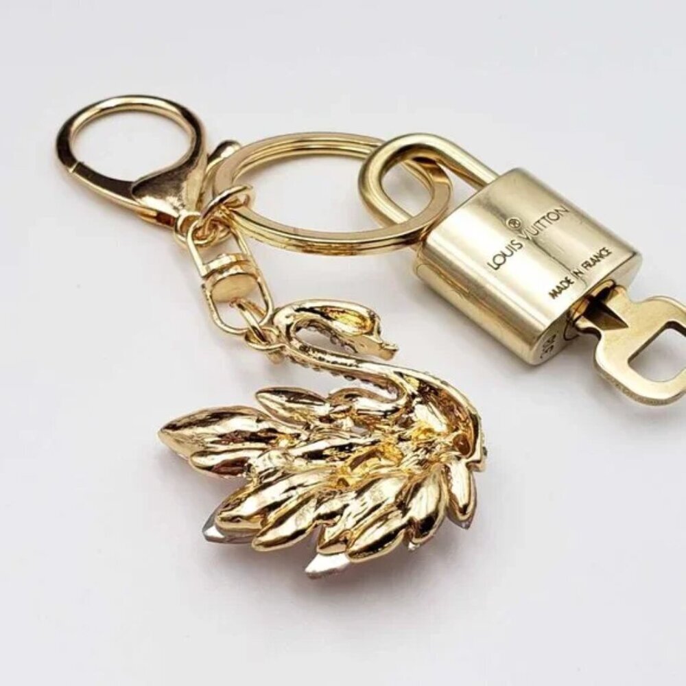 Authentic Louis Vuitton Gold Lock & Key 🔑 Bag Charm w/ Unbranded Swan Charm - Picture 4 of 8